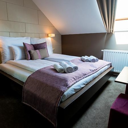 Hotel Fuerdohaz Nyíregyháza Rum bild
