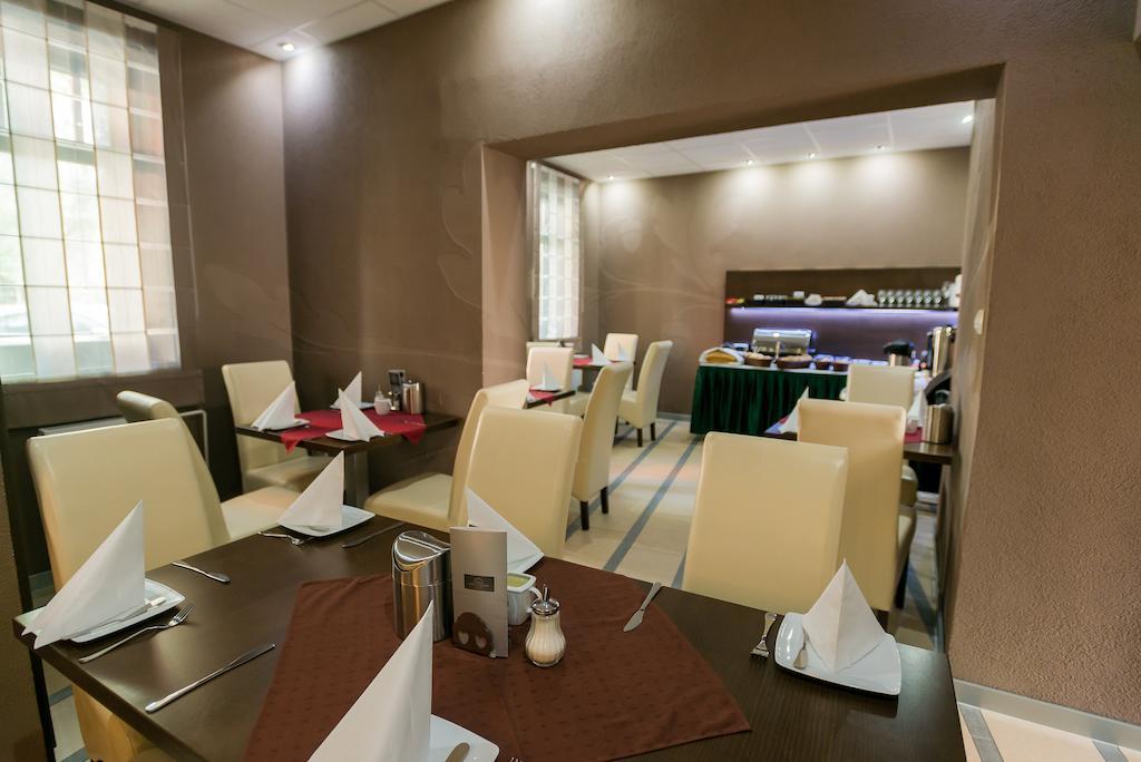 Hotel Fuerdohaz Nyíregyháza Exteriör bild