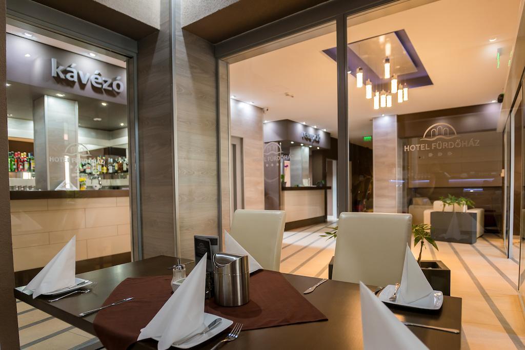 Hotel Fuerdohaz Nyíregyháza Exteriör bild