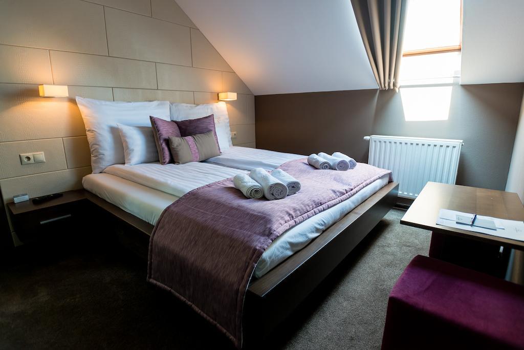 Hotel Fuerdohaz Nyíregyháza Rum bild