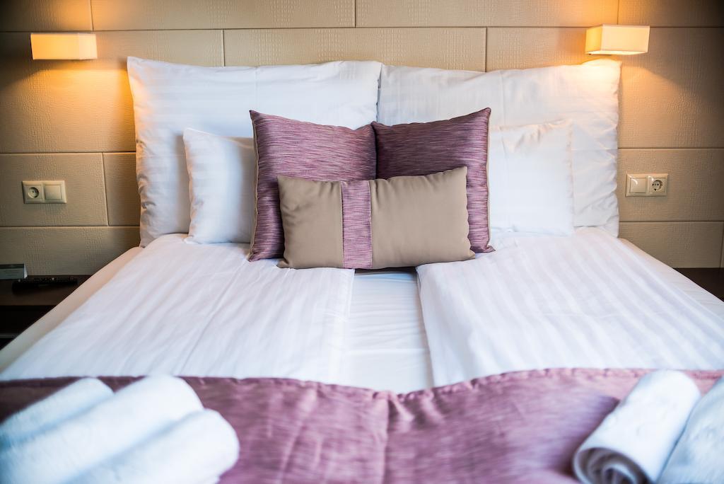Hotel Fuerdohaz Nyíregyháza Exteriör bild