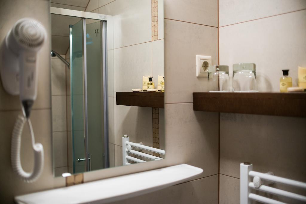 Hotel Fuerdohaz Nyíregyháza Rum bild
