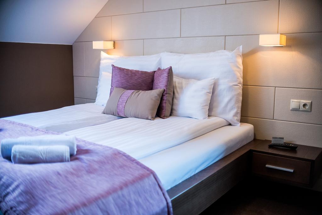 Hotel Fuerdohaz Nyíregyháza Rum bild