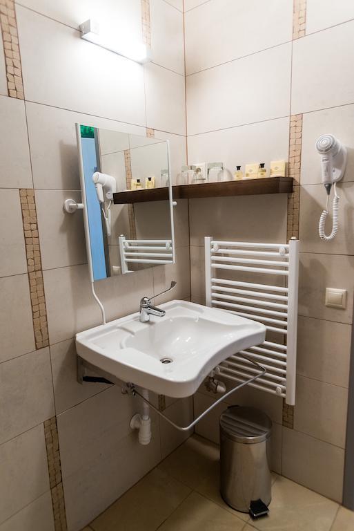 Hotel Fuerdohaz Nyíregyháza Exteriör bild