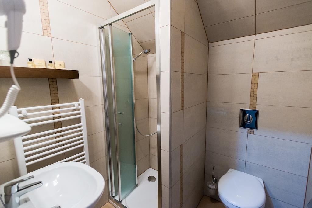 Hotel Fuerdohaz Nyíregyháza Rum bild