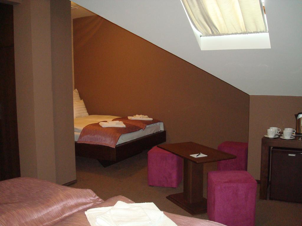 Hotel Fuerdohaz Nyíregyháza Rum bild
