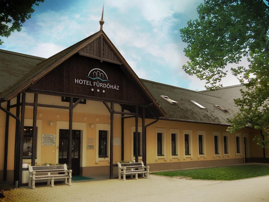 Hotel Fuerdohaz Nyíregyháza Exteriör bild