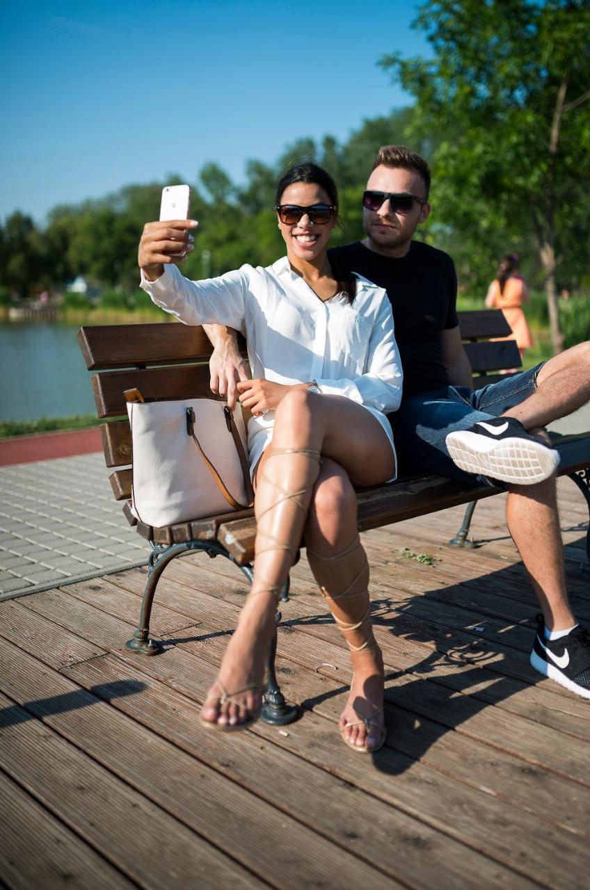 Hotel Fuerdohaz Nyíregyháza Exteriör bild
