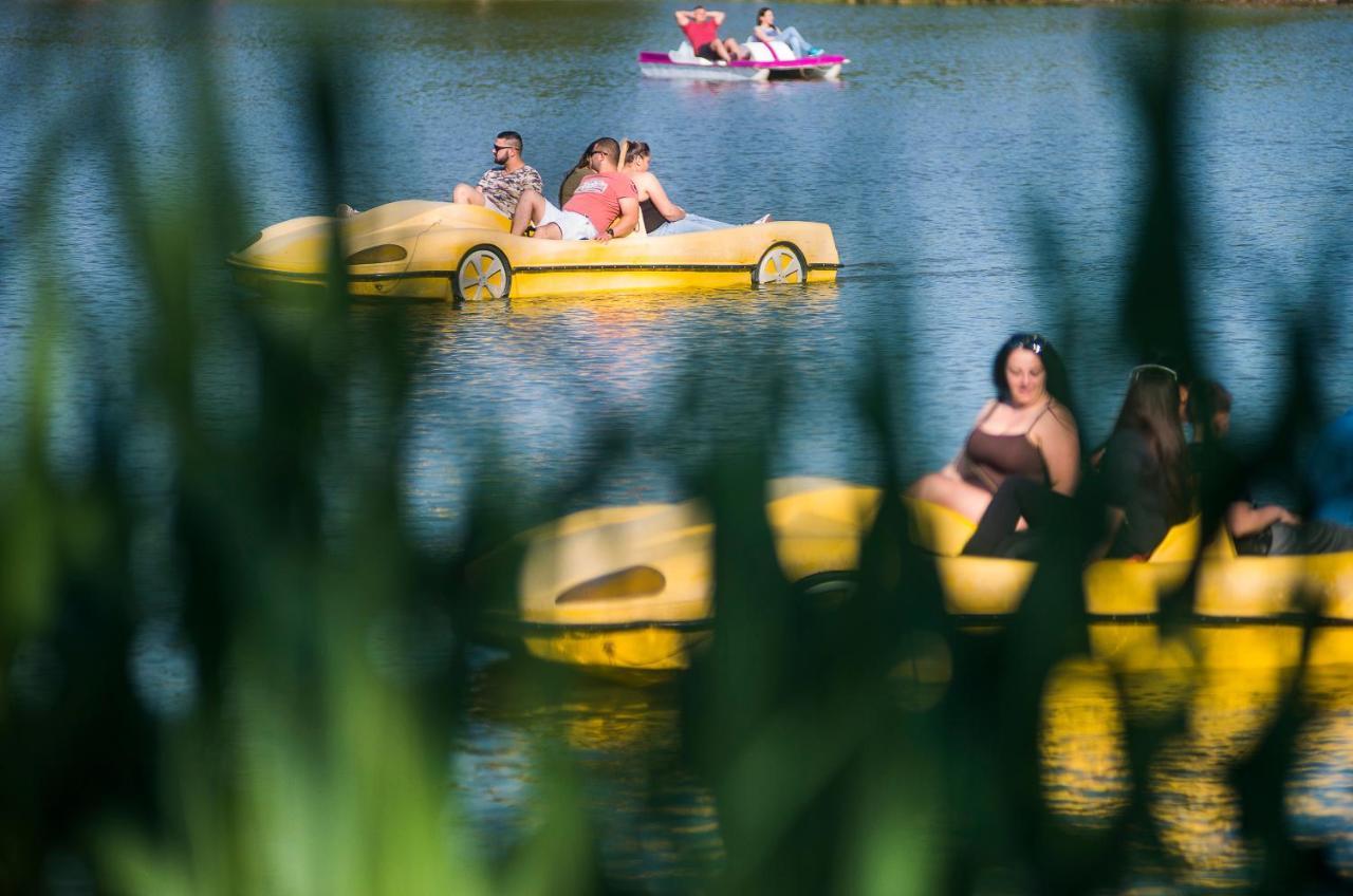 Hotel Fuerdohaz Nyíregyháza Exteriör bild